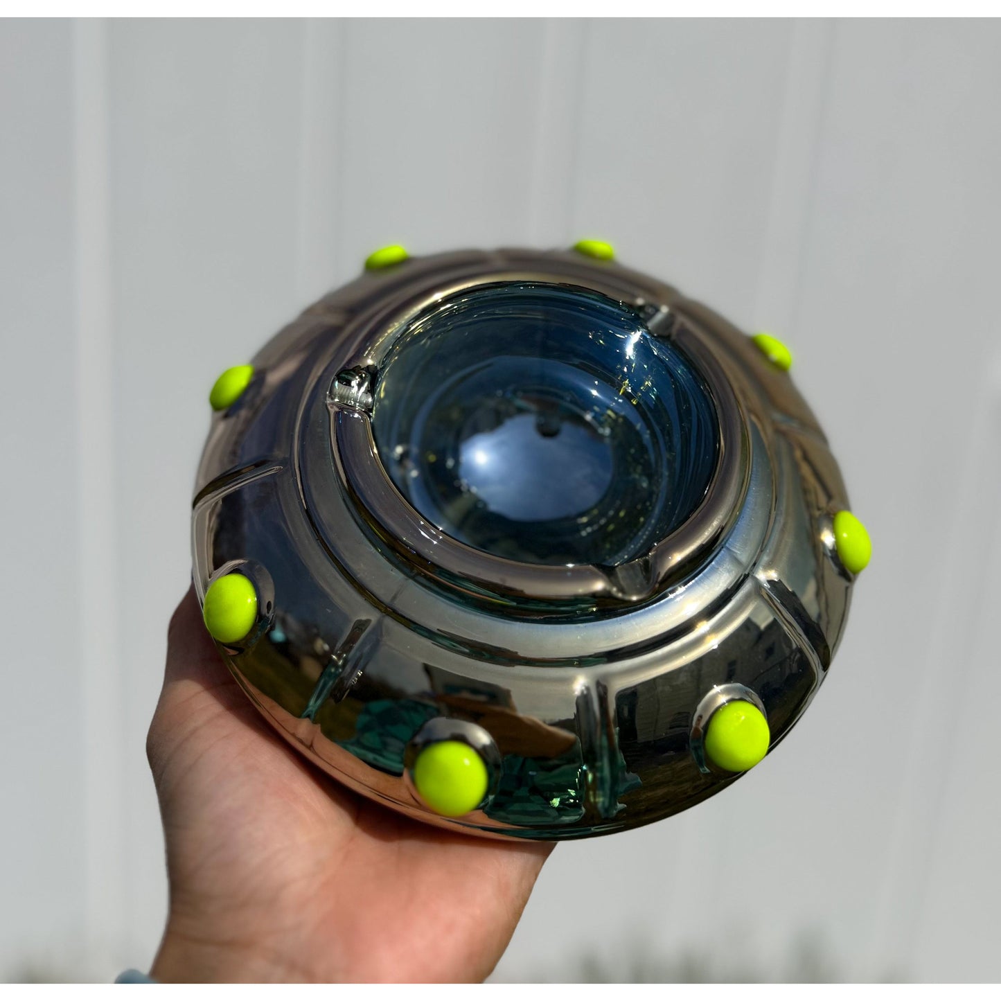 UFO ASHTRAY (glow in the dark)